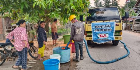 PT TeL Kembali Salurkan Bantuan Air Bersih Kepada Warga Sekitar