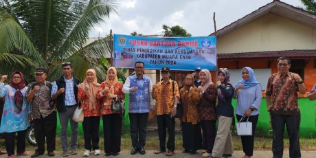 Disdikbud Muara Enim Salurkan Bantuan Paket Sembako Kepada Korban Banjir