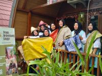 Lewat Kerajinan Songket, Bukit Asam (PTBA) Berdayakan Para Ibu Rumah Tangga