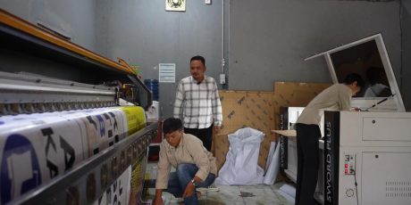 Dibina Bukit Asam (PTBA), Usaha Percetakan dan Konveksi Asal Desa Lingga Tembus Pasar Nasional