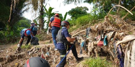 Jaga Lingkungan, Bukit Asam (PTBA) Ajak Masyarakat Bersih-bersih Sungai Enim