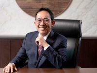 Dirut Bukit Asam (PTBA) Arsal Ismail Raih Penghargaan Industry Marketing Champion Sumsel