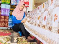 Mitra Binaan Bukit Asam (PTBA) Peroleh Hak Cipta Motif Batik Kujur dan Songket