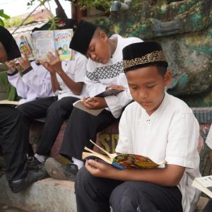 Dukung Pendidikan Inklusif dan Berkelanjutan, PTBA Salurkan Beasiswa Ayo Sekolah