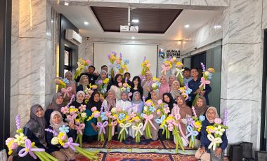 PTBA Ajak UMK Kembangkan Peluang Usaha Lewat Kreasi Bunga Balon PTBA Ajak UMK Kembangkan Peluang Usaha Lewat Kreasi Bunga Balon