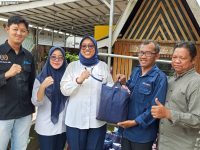 PTBA Berbagi di Usia Ke-45, PWI Muara Enim Terima Paket Sembako Ramadan