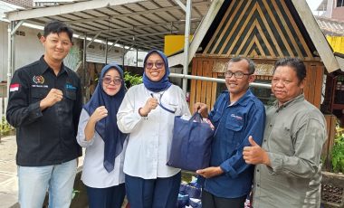 PTBA Berbagi di Usia Ke-45, PWI Muara Enim Terima Paket Sembako Ramadan