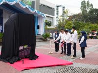 PTBA Luncurkan Reverse Vending Machine, Ubah Sampah Botol Plastik Jadi Rupiah