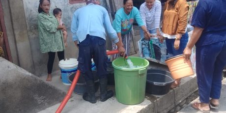Kemarau Berkepanjangan, PT TeL Kembali Salurkan Bantuan Air Bersih Tahap II ke Desa-Desa Binaan