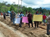 Warga Semende Tuntut Jalan Longsor Segera Diperbaiki