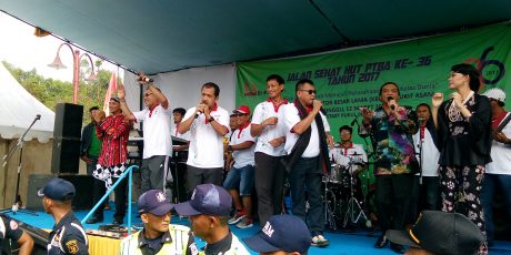 Didi Kempot Hibur Peserta Jalan Sehat HUT PTBA