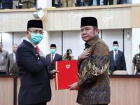 Juarsah Terima SK Plt Bupati Muara Enim dari Mendagri