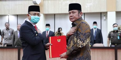 Juarsah Terima SK Plt Bupati Muara Enim dari Mendagri