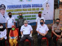 Warga Desa Karang Raja Terima Bantuan Langsung Tunai Dana Desa
