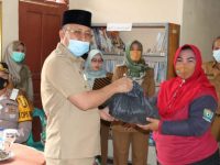 Warga Terpapar Covid-19 dan Keluarga Isolasi Mandiri Terima Bantuan