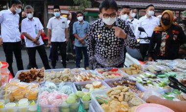 Pj Bupati Muara Enim dan Istri Kunjungi Wisata Kuliner Tanjung Enim