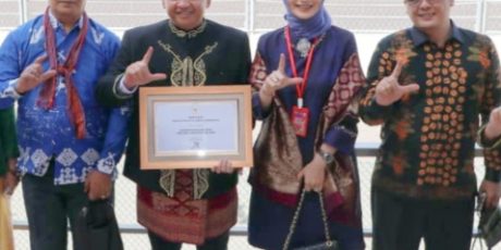 Plh Bupati Terima Langsung Sertifikasi Muara Enim Bebas Frambusia dari Menteri Kesehatan