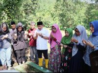 Rindu Kampung Halaman, Plh Bupati Muara Enim Ziarah ke Makam Keluarga