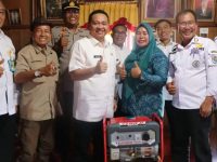 Ngantor di SDL, Pj. Bupati Serahkan Bantuan dari Gubernur Sumsel
