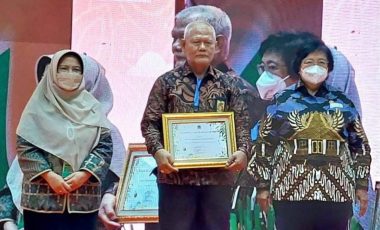 Pj Bupati Muara Enim Raih Penghargaan Pembina Proklim Nasional 2022