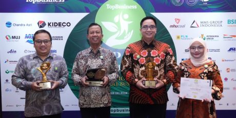 Jalankan CSR Inovatif, PTBA Borong 3 Penghargaan TOP CSR Awards