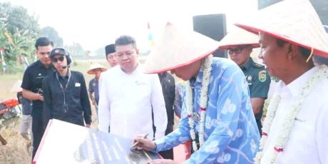Plt Bupati Muara Enim Resmikan PLTS Irigasi Karang Raja
