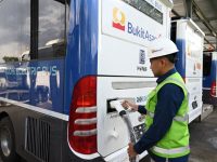 Kurangi Emisi, PTBA Operasikan Hybrid Dump Truck hingga Bus Listrik
