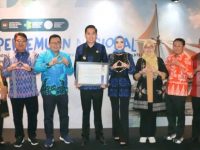 Penuhi Target SPM, Plt Bupati Muara Enim Diganjar Penghargaan Adinkes