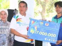 Atlet Porprov Berprestasi Diganjar Bonus, Pj Bupati Muara Enim Serahkan Langsung
