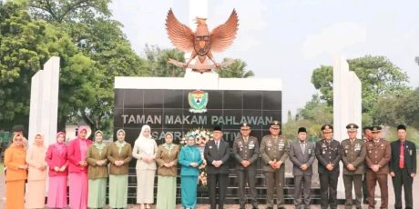 Peringati Hari Pahlawan ke-78, Pj. Bupati Muara Enim Pimpin Upacara dan Ziarah Nasional