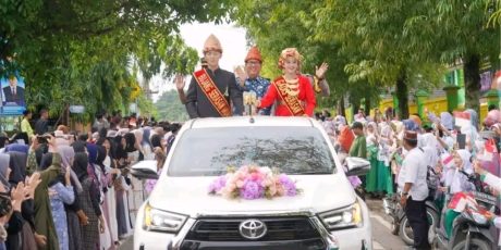 Pj Bupati Muara Enim Pimpin Pawai Keliling Arak-arakan Piala Adipura ke-15 