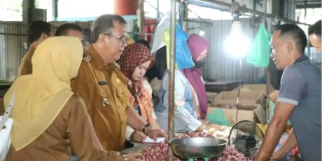 Pantau Harga di Pasar, Pj Bupati Muara Enim Subsidi 20 Komoditas Pokok 