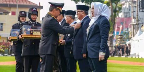 Kapolri Beri Penghargaan Kepada Pj. Bupati Muara Enim