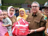 Peduli Korban Kebakaran, Pj. Bupati Muara Enim Serahkan Bantuan 