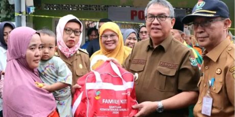 Peduli Korban Kebakaran, Pj. Bupati Muara Enim Serahkan Bantuan 