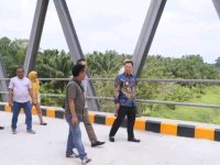Selesai Dibangun, Pj Bupati Muara Enim Tinjau Jembatan Air Lematang