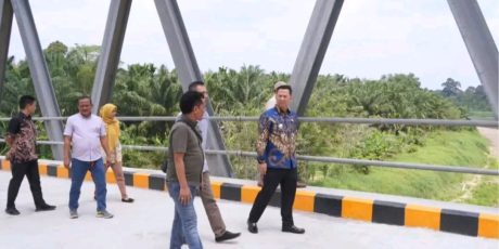 Selesai Dibangun, Pj Bupati Muara Enim Tinjau Jembatan Air Lematang