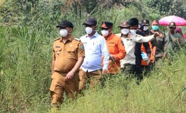 Atasi Karhutlah di Kecamatan Sungai Rotan, Pj. Bupati Minta Intensifkan Water Bombing
