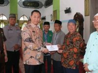 305 Guru Ngaji di Muara Enim Terima Bantuan Zakat
