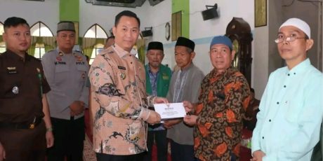 305 Guru Ngaji di Muara Enim Terima Bantuan Zakat