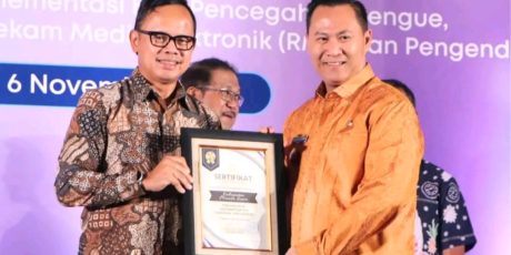 Pelopori Desa Bebas Asap Rokok di Muara Enim, Pj. Bupati Terima Penghargaan Adinkes