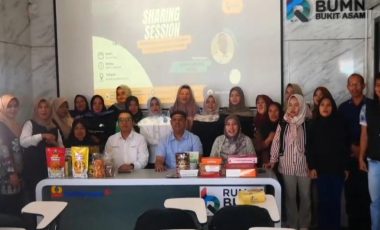 PTBA Dukung UMKM Naik Kelas Melalui Pelatihan Kemasan Produk Inovatif