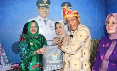Kriya Muara Enim Laris di Wakatobi WAVE 2025, Batik Petule Diboyong Turis Prancis