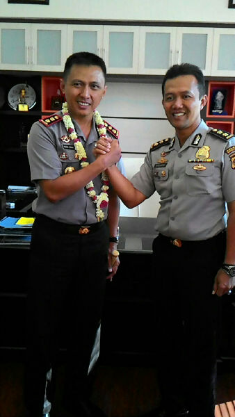 AKBP Hendra Gunawan SIK Msi dan AKBP Nuryanto SIK MSi lakukan salam komando