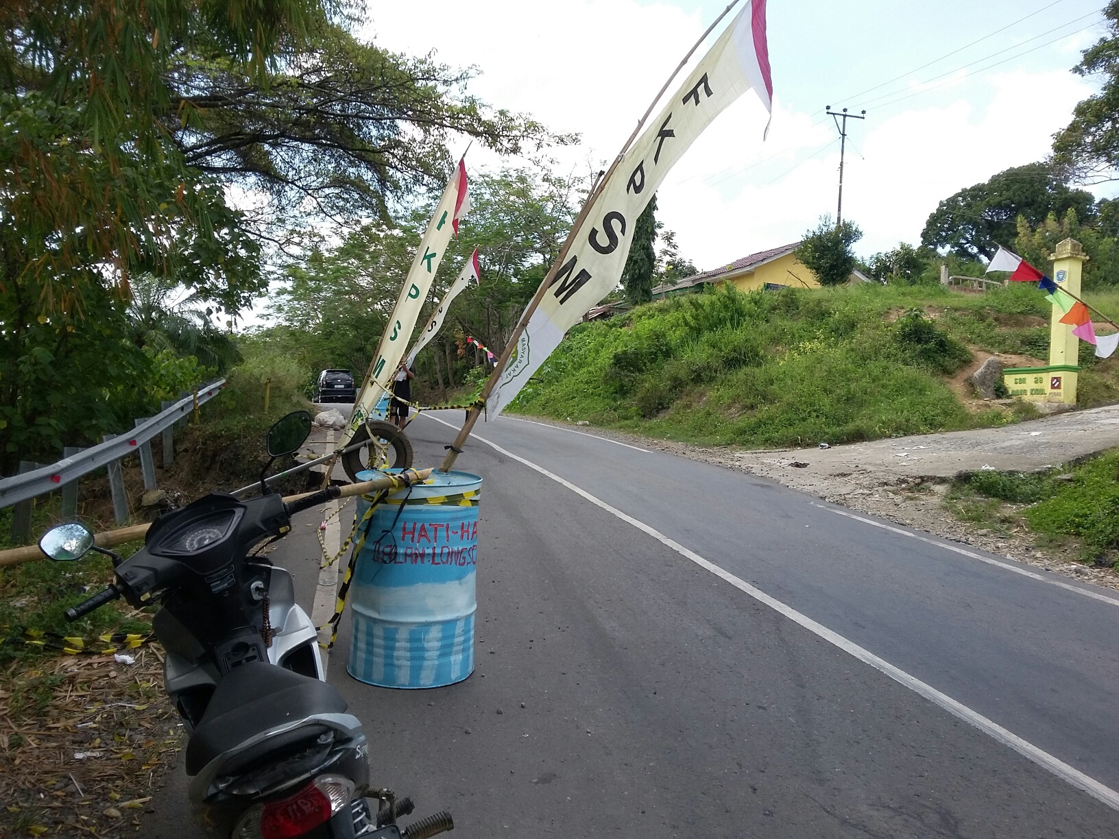 Waspadai Kecelakaan, FK-PSM Pasang Rambu-Rambu Lalin