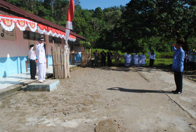 Warga Desa Padang Bindu Gelar Upacara HUT RI Ke-71