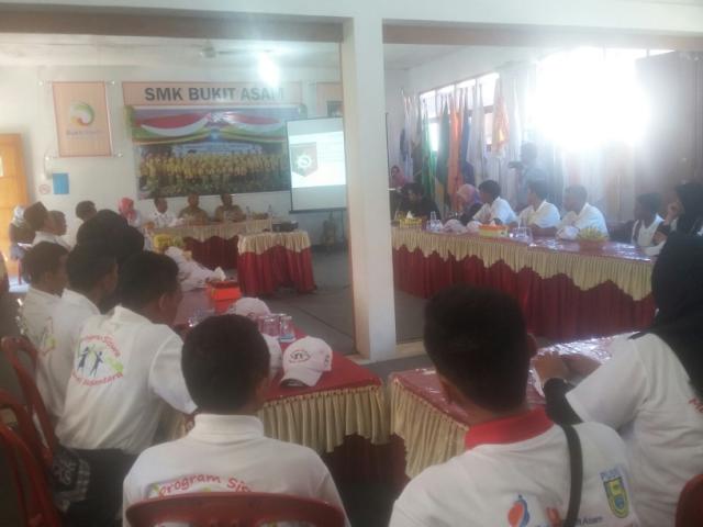 Siswa dari Maluku Utara Kunjungi SMK BA