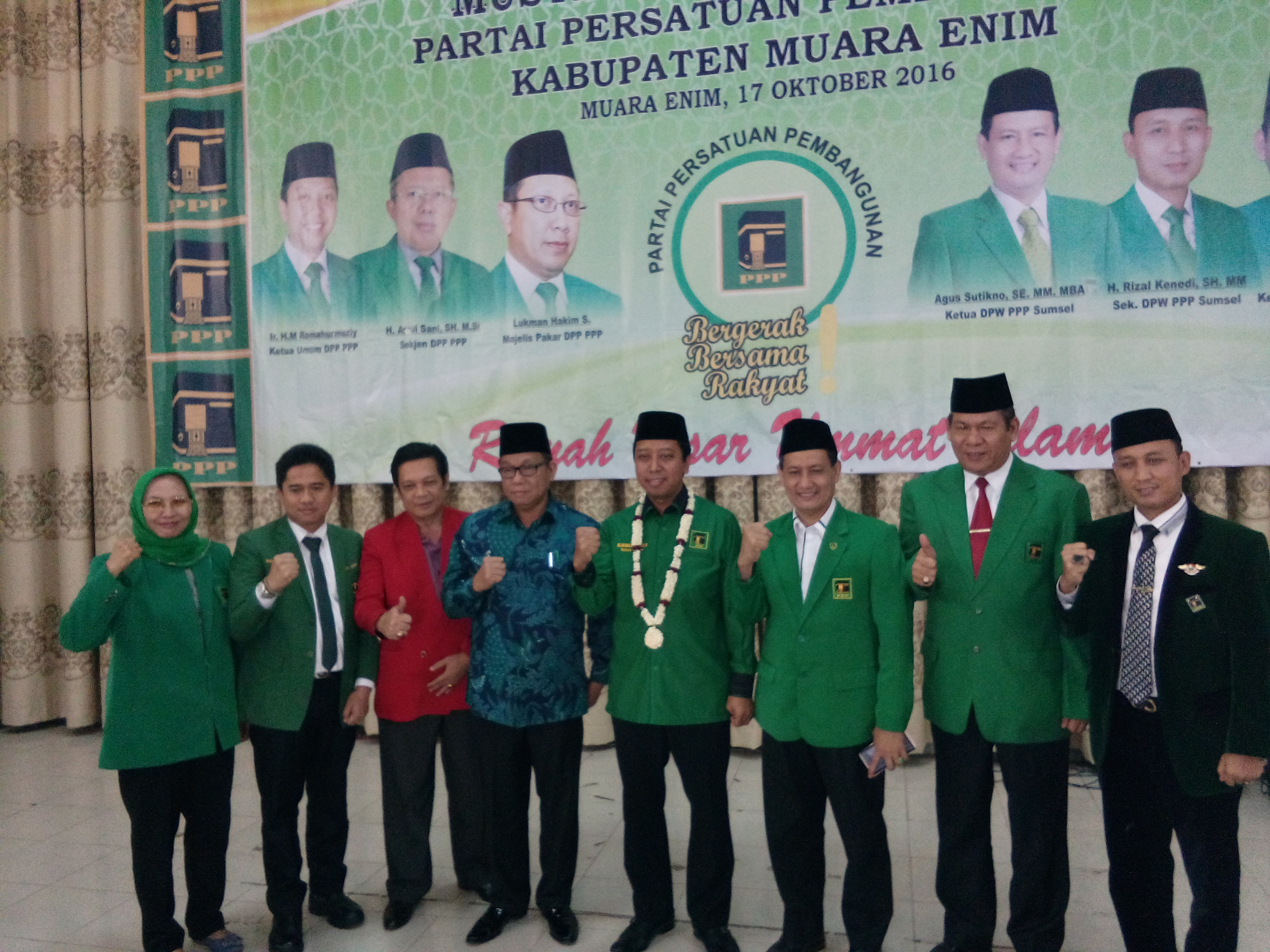 Ketua DPP PPP Ir H Romahurmuziy pose bersama seusai membuka secara resmi Muscab ke VIII DPC PPP Kabupaten Muara Enim