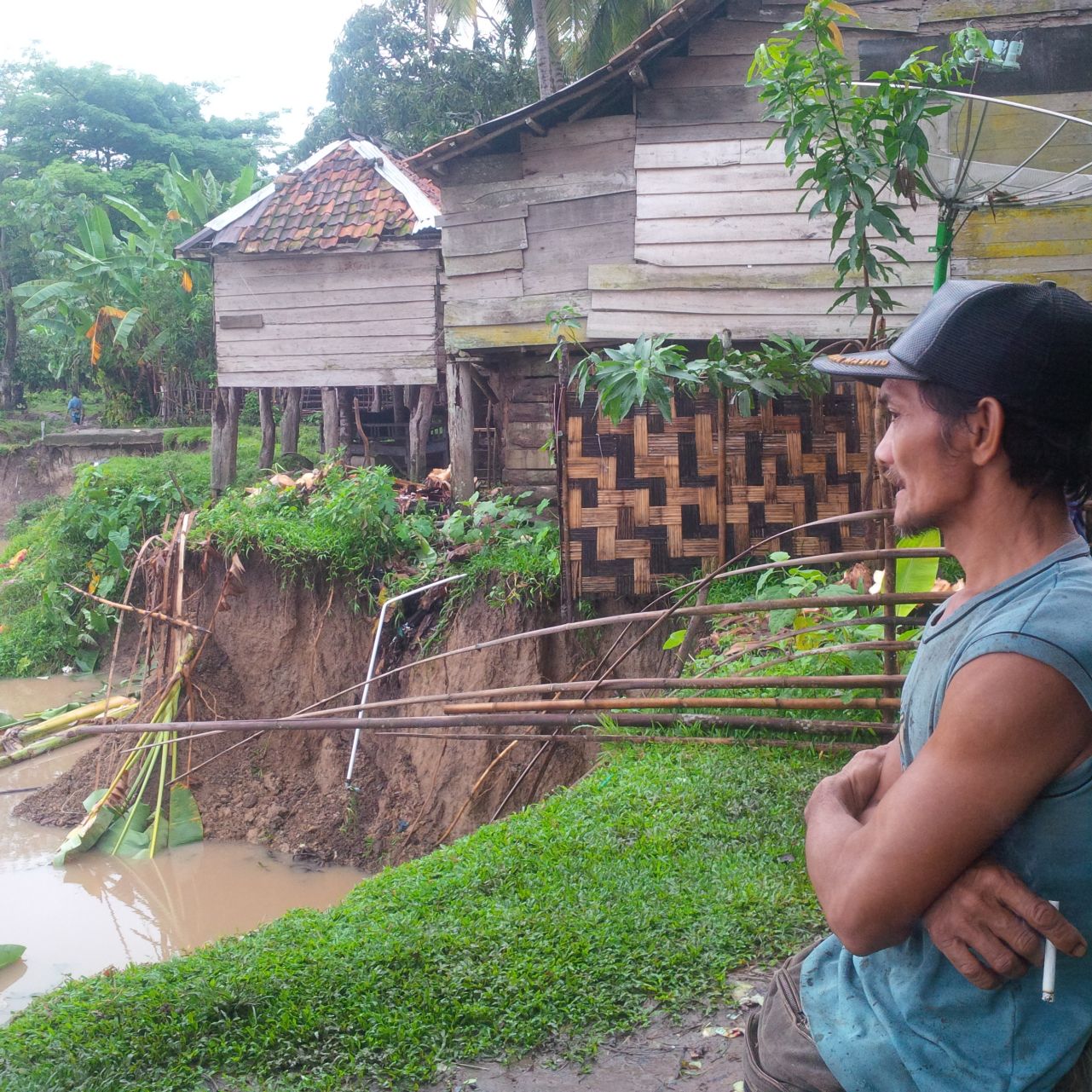 Diterjang Banjir, Belasan Rumah di Desa Beruge Terancam Ambruk