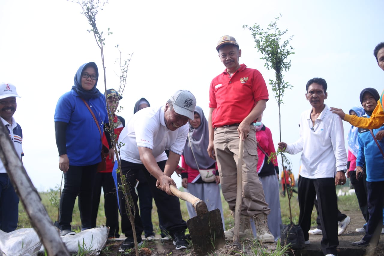 Penghijauan Areal Kuburan Bangko Tanjung Enim